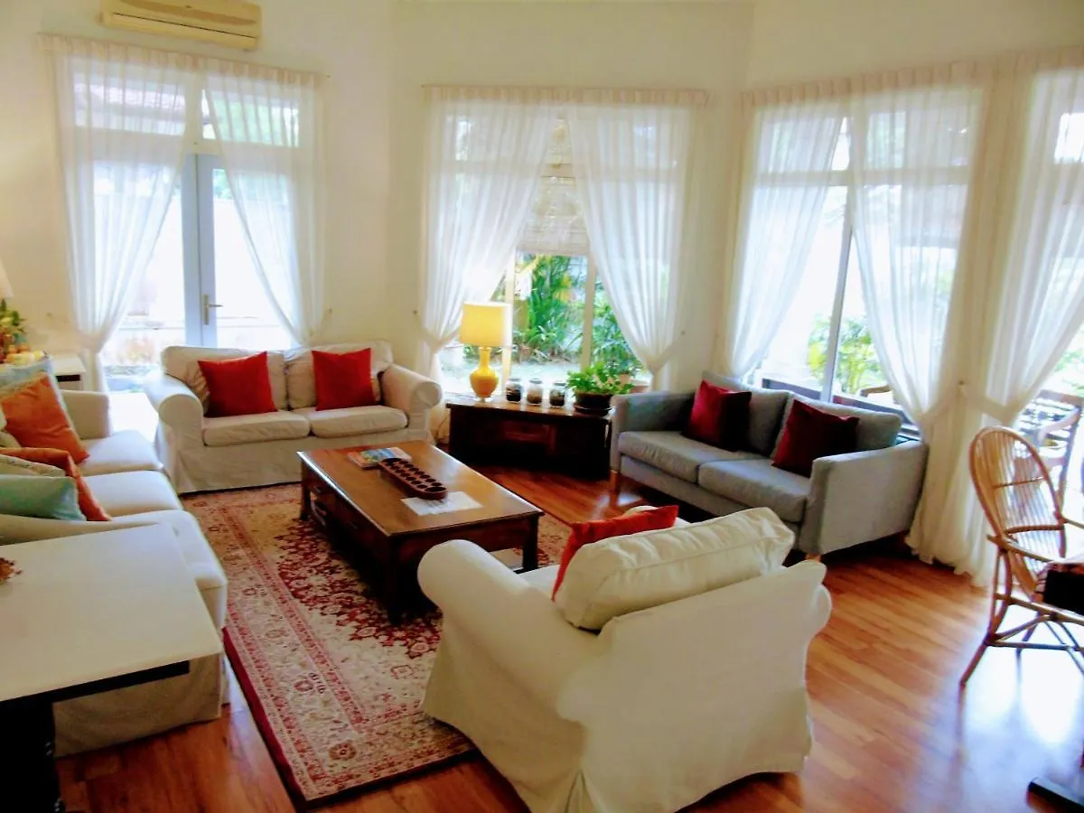 Bed & Breakfast Rumah Putih Near Klia Sepang