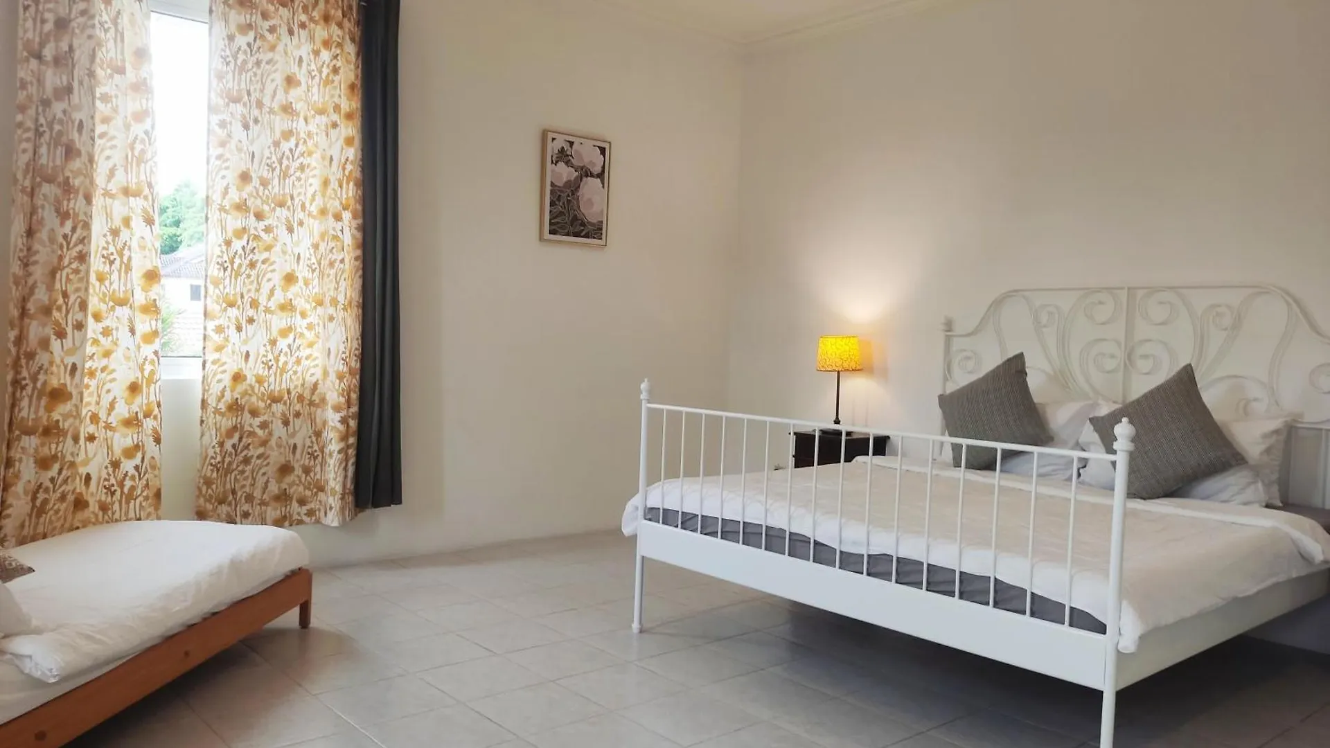 Rumah Putih Near Klia Sepang Bed & Breakfast