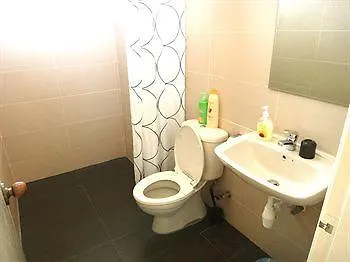 Rumah Putih Near Klia Sepang Bed & Breakfast