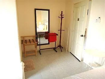 Bed & Breakfast Rumah Putih Near Klia Sepang