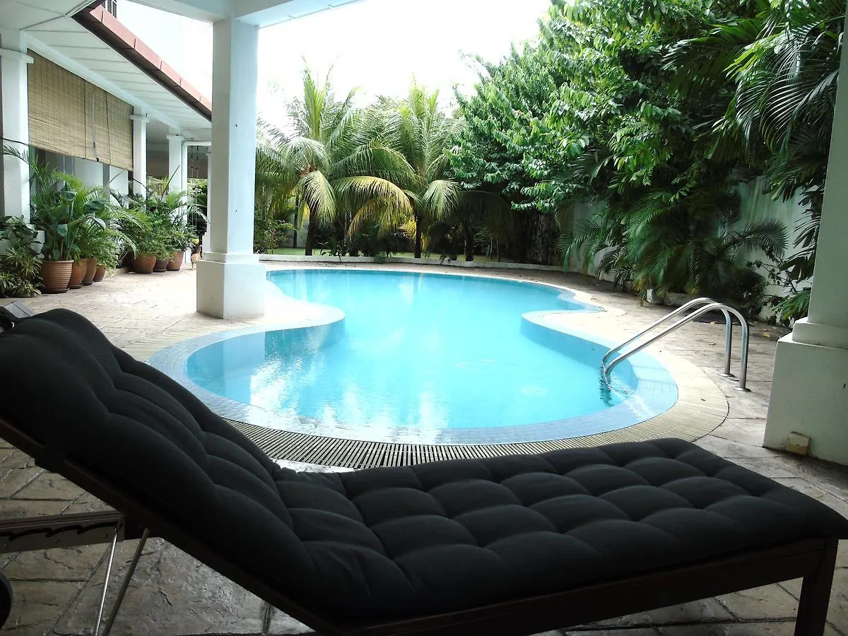 Rumah Putih Near Klia Sepang Bed & Breakfast