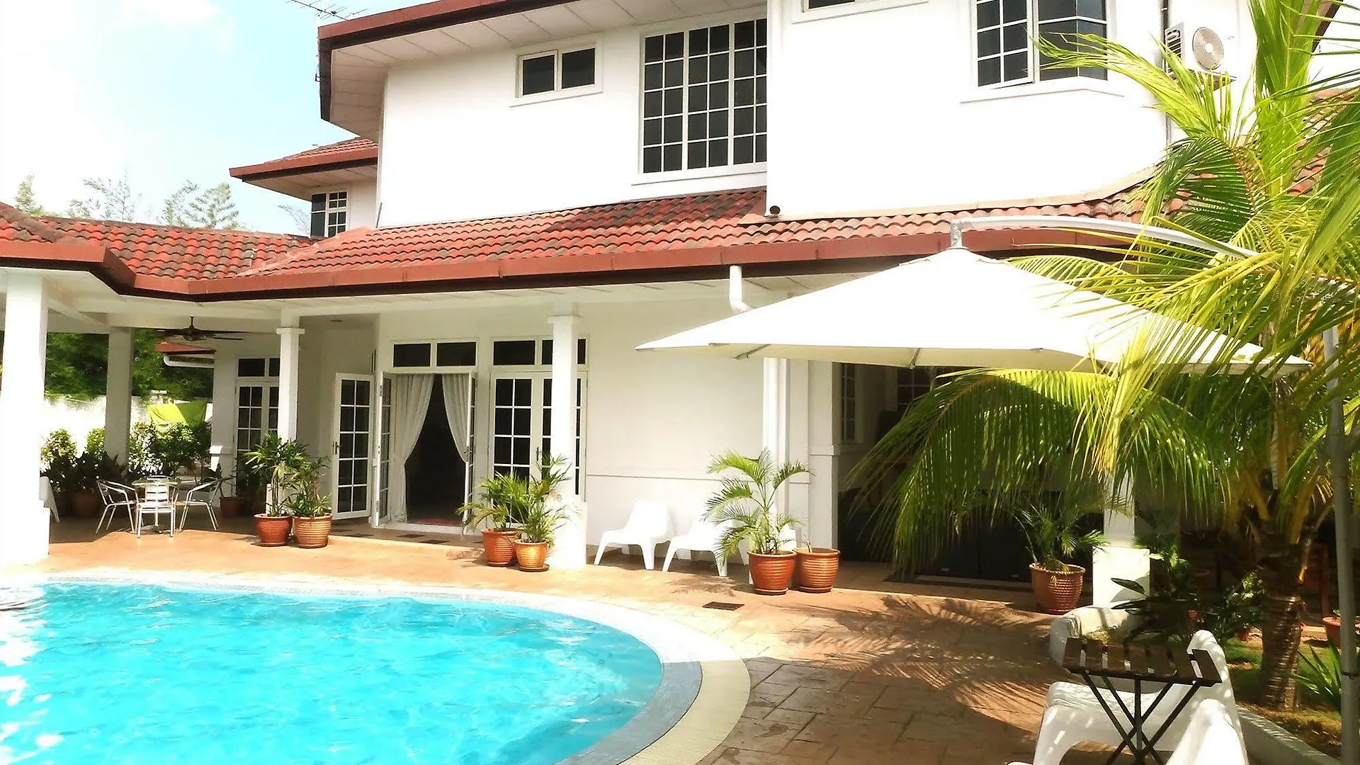 Rumah Putih Near Klia Sepang Malesia