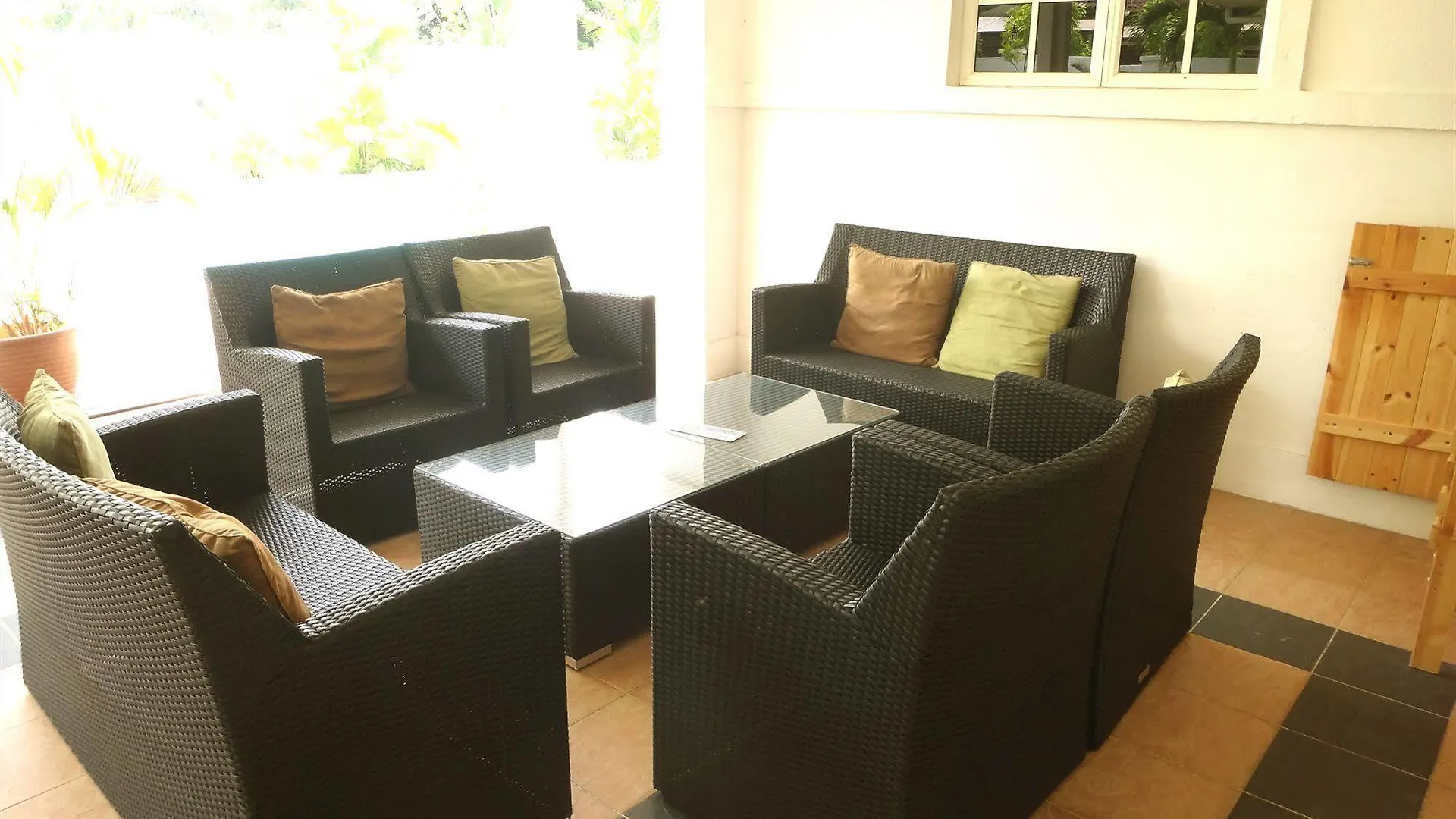 Rumah Putih Near Klia Sepang Bed & Breakfast